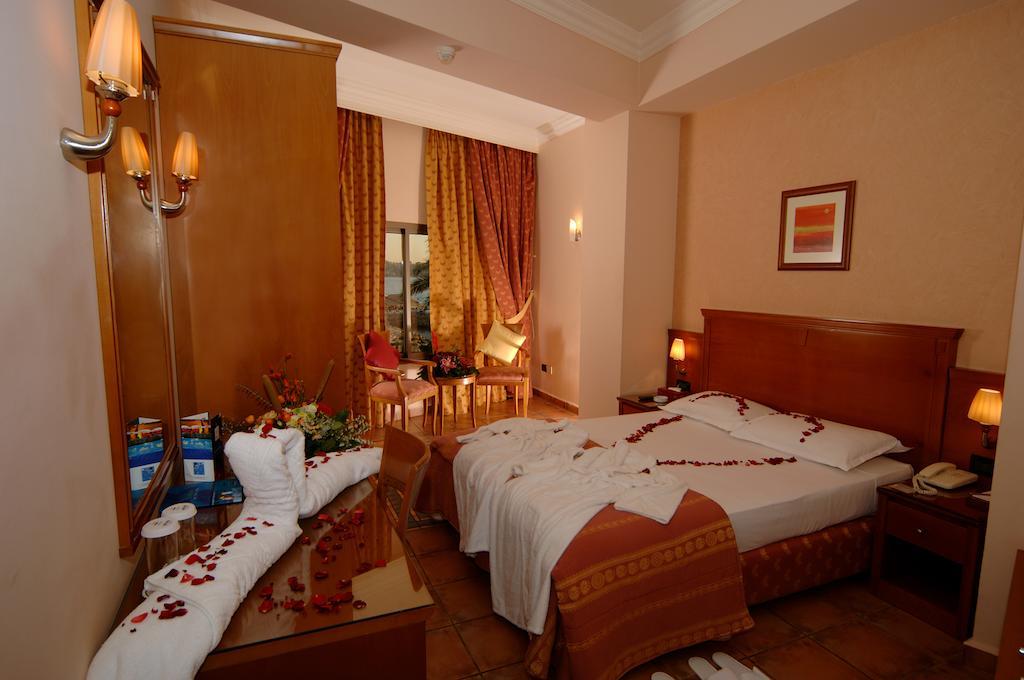 The Four Stars Hotel And Beach Resort Jounieh Room photo